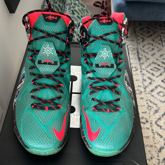 Nike LeBron XII XMAS Size 14 - Picture 3 of 5